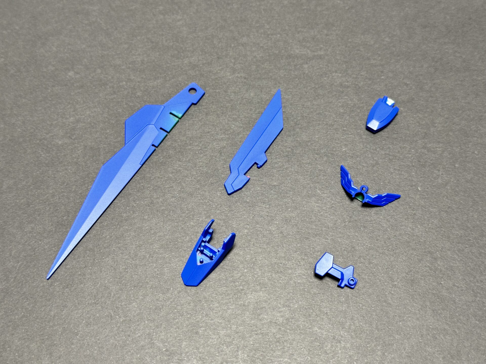 GSIクレオスのキャラクターブルーを塗装した全塗装メルカリリメイク・ガンダム・フェニーチェ・リナーシタ・フリーダムカラーのパーツ